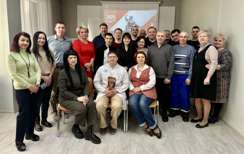 Поздравление сотрудников административно-хозяйственной части Поздравление сотрудников административно-хозяйственной части .